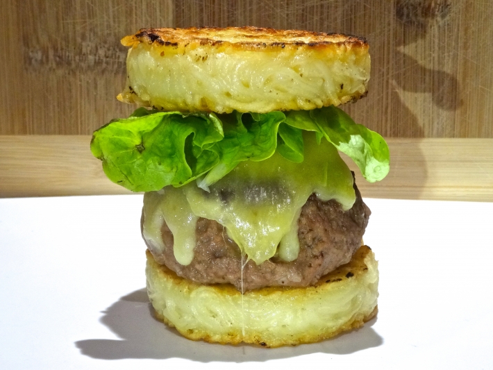 Food Hacks: Sous Vide Burger in Noodle Bun