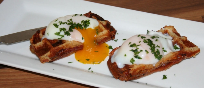 Sous Vide Candied Bacon Sandwich with Poached Egg