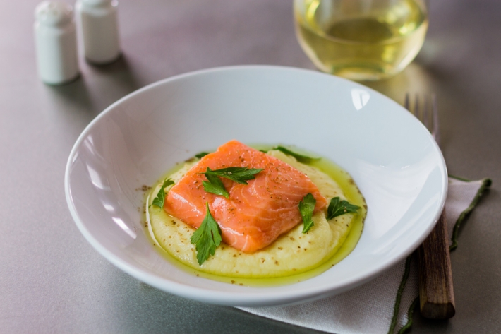 https://images.anovaculinary.com/sous-vide-salmon-mi-cuit-1/header/sous-vide-salmon-mi-cuit-1-header-medium.jpg