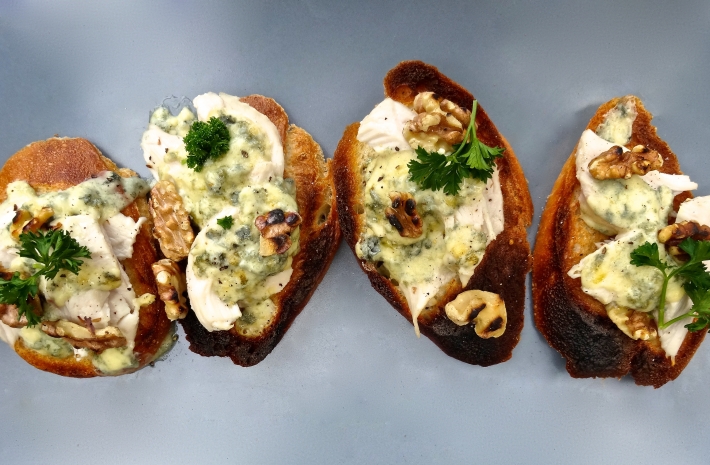 Walnut and Blue Cheese Bruschetta with Sous Vide Chicken